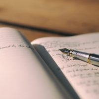 符号大全主笔陈叙在书桌前审阅标点规范稿件，桌上摊开多本排版手册，午后自然光